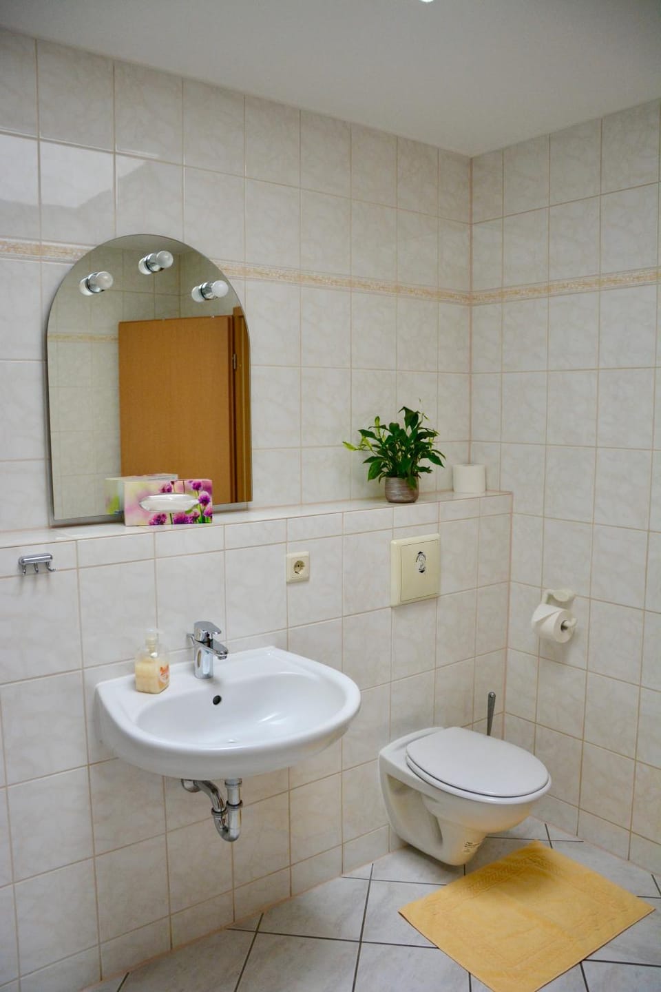 Toilet, Bathroom, towels