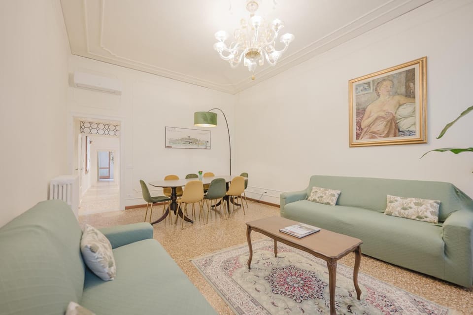 Living room, Seating area, air conditioner