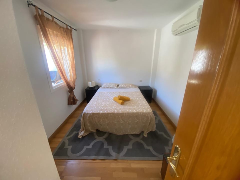 Bedroom, towels, wardrobe