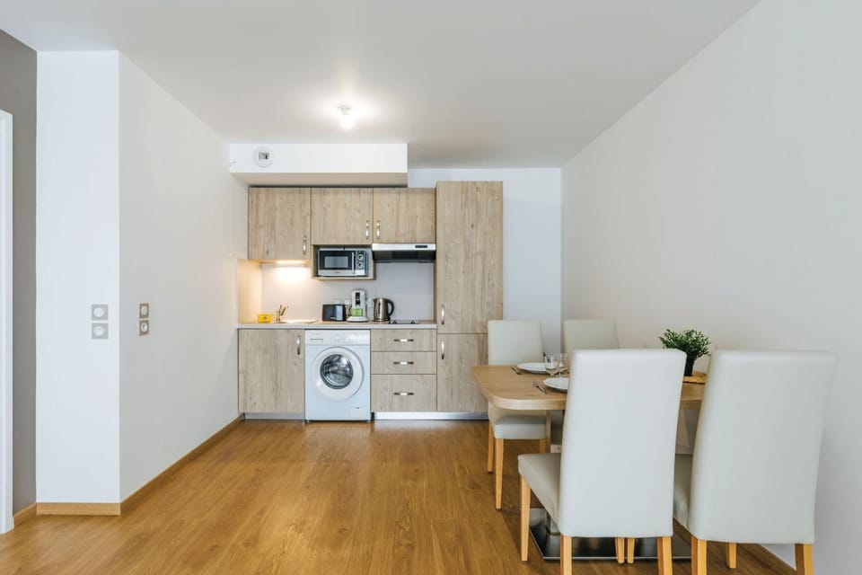 Kitchen or kitchenette, washing machine