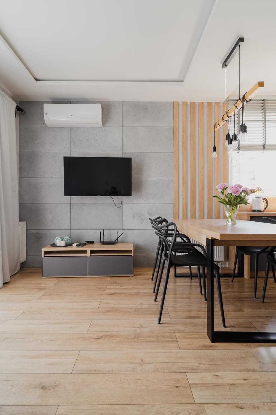TV and multimedia, Seating area, Dining area, air conditioner