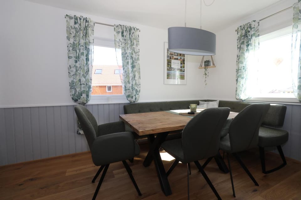 Seating area, Dining area