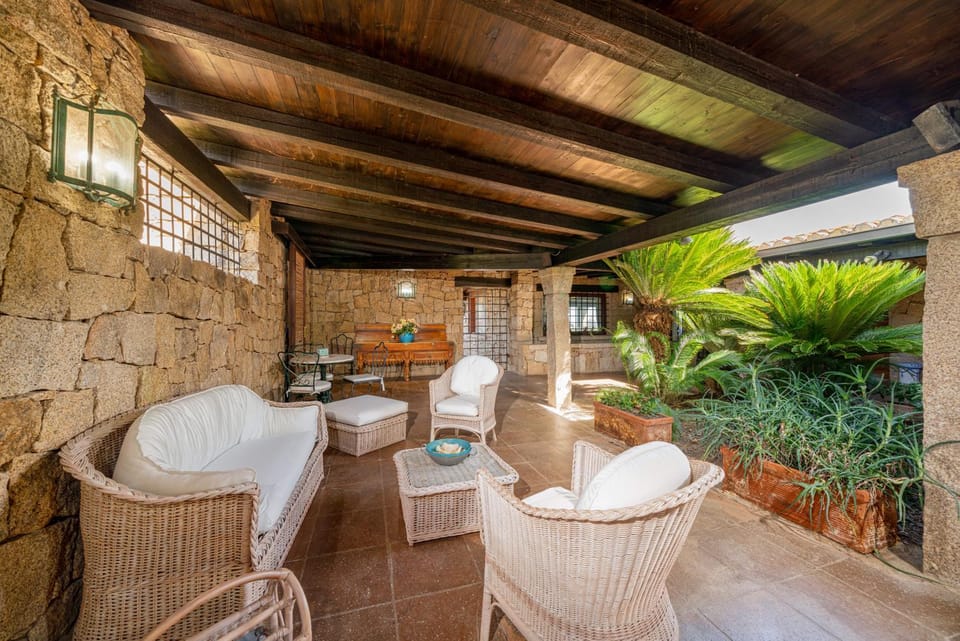 Patio, Day, Garden, Living room, Seating area, Garden view