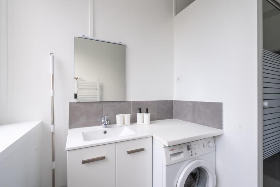Bathroom, washing machine