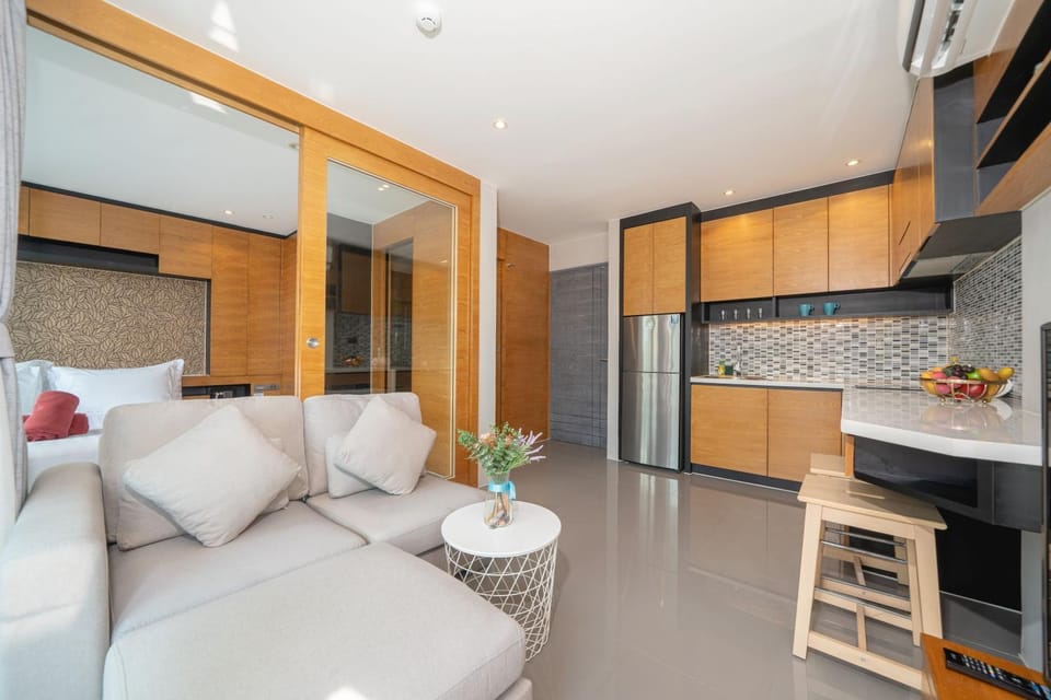 Kitchen or kitchenette, Living room, Seating area, Dining area