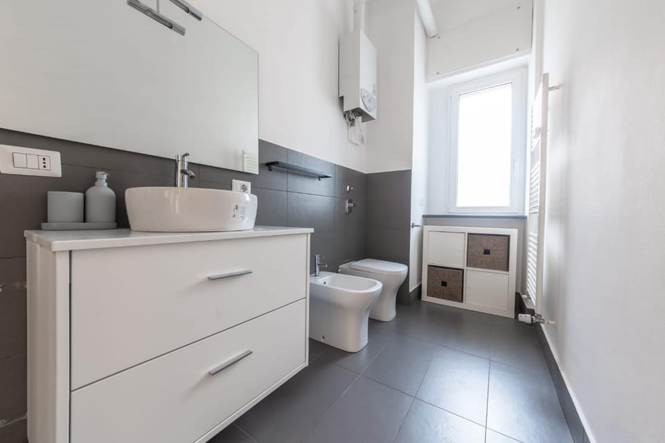 Toilet, Bathroom, towels