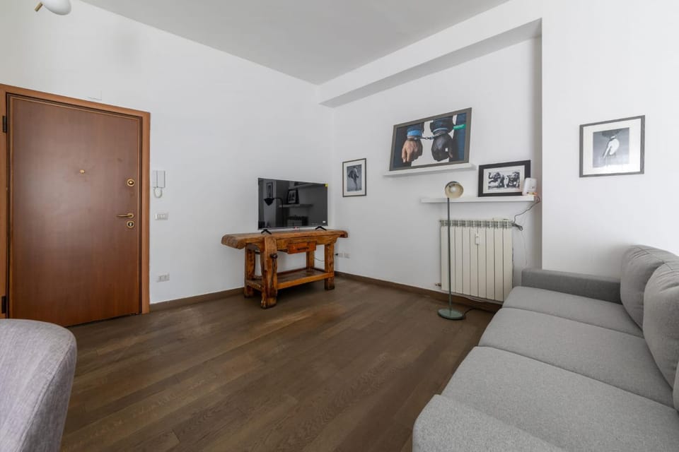 Communal lounge/ TV room, Facade/entrance, TV and multimedia