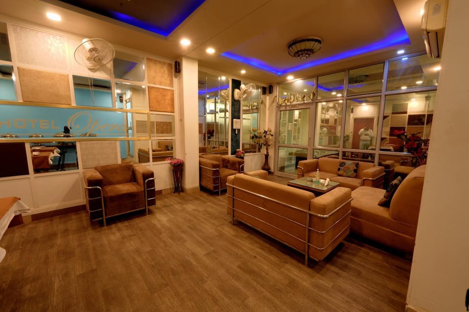 Restaurant/places to eat, Living room, Business facilities, Seating area