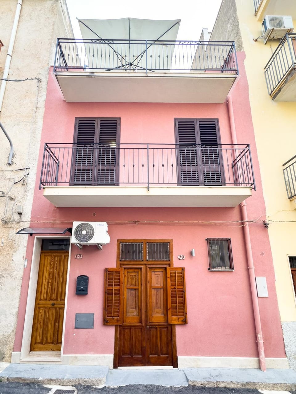 Property building, Facade/entrance