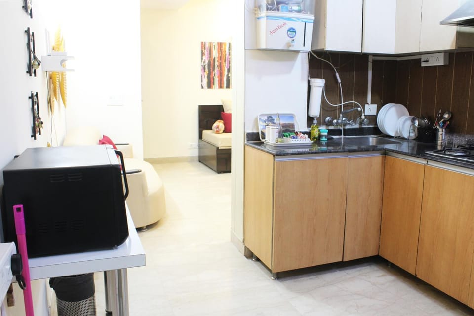 Coffee/tea facilities, Kitchen or kitchenette, stove
