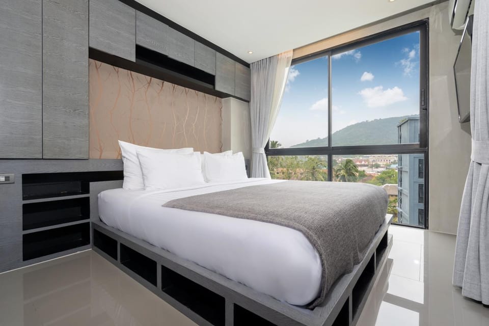 Bed, Photo of the whole room, Bedroom, Mountain view