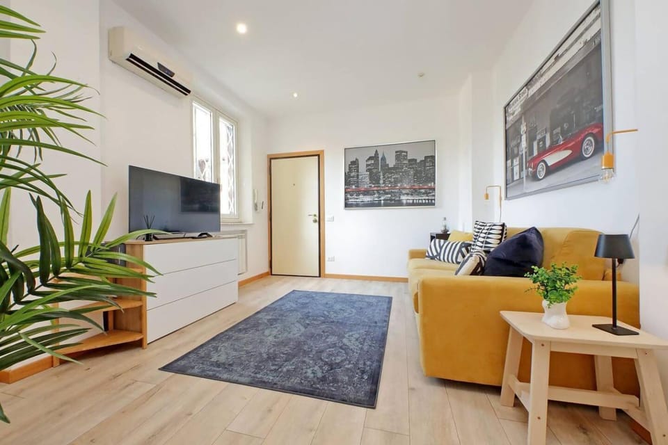 Communal lounge/ TV room, TV and multimedia, Living room, Seating area, Evening entertainment