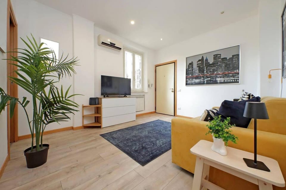 Communal lounge/ TV room, TV and multimedia, Kitchen or kitchenette, Living room, Seating area, Evening entertainment, air conditioner