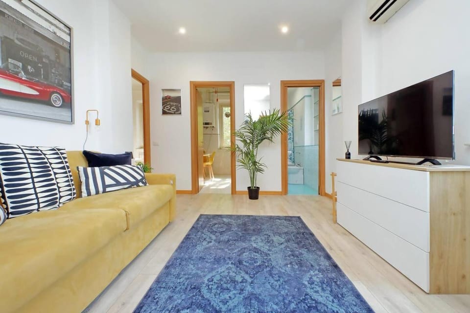 Communal lounge/ TV room, TV and multimedia, Living room, Seating area, Evening entertainment
