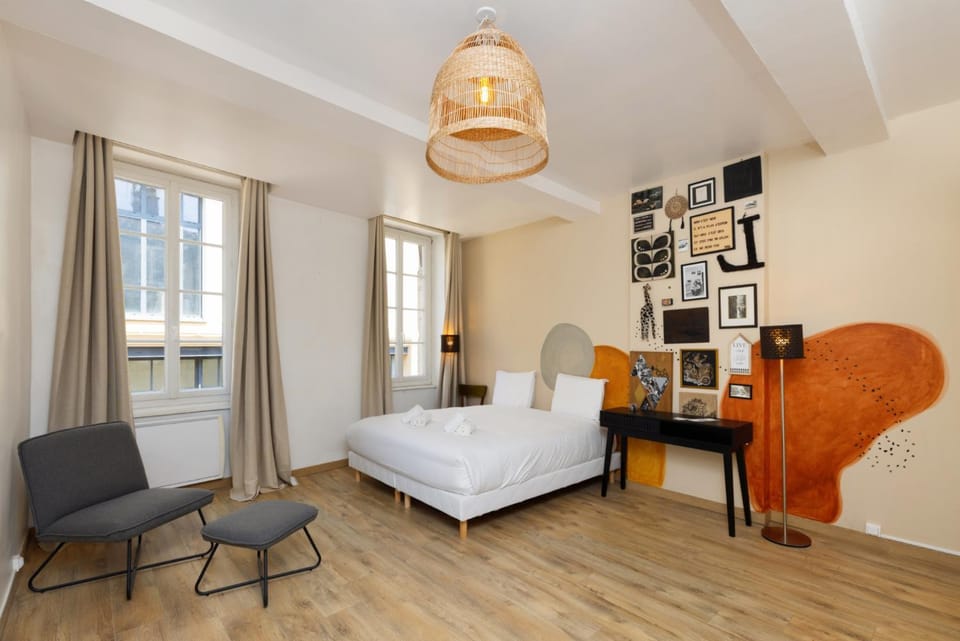 Bed, Photo of the whole room, Bedroom