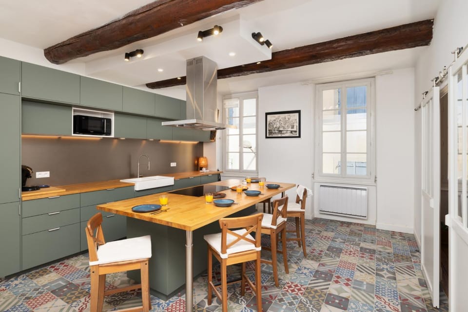 Kitchen or kitchenette, Dining area, oven