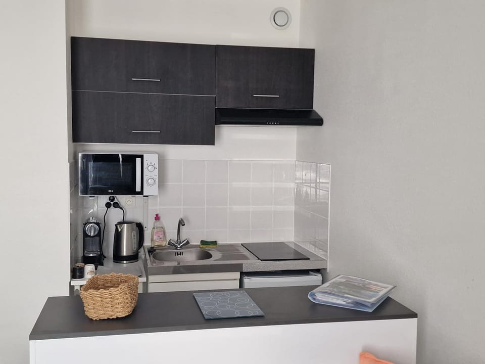 Kitchen or kitchenette, stove, kitchen