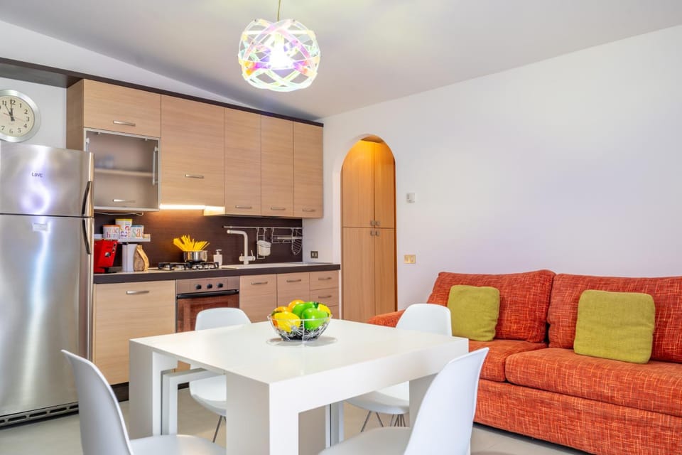 Living room, Dining area, oven, kitchen