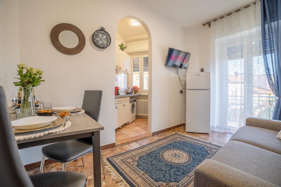 TV and multimedia, Living room, Dining area