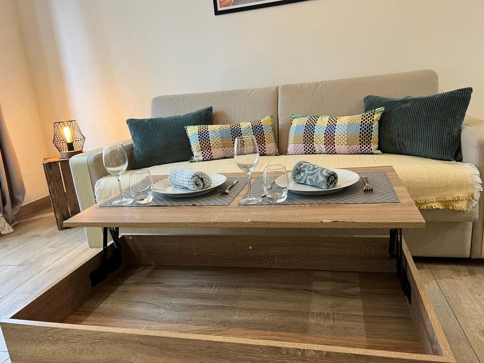 Seating area, Dining area