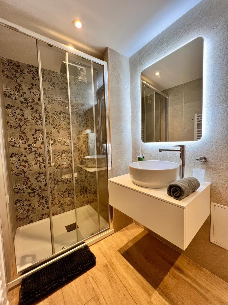 Shower, Bathroom, towels