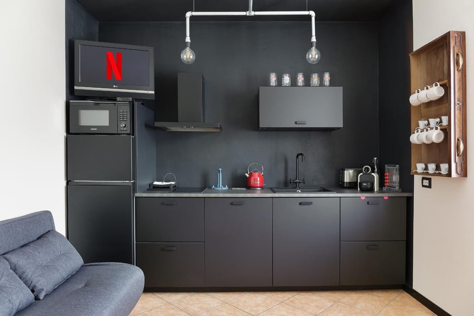 Coffee/tea facilities, Kitchen or kitchenette, oven, stove, kitchen