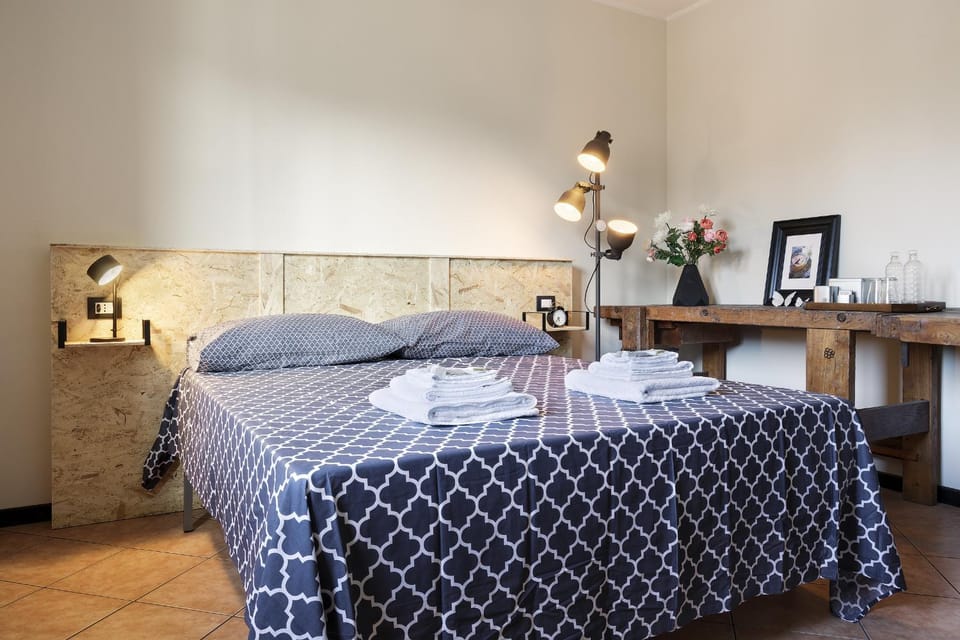 Bed, Photo of the whole room, Dining area, Bedroom