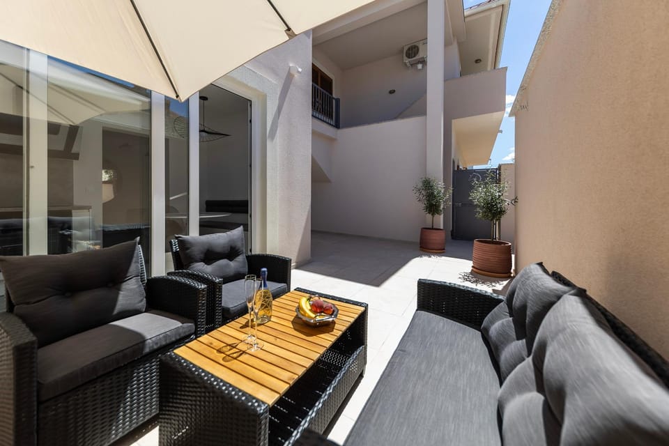 Patio, Seating area