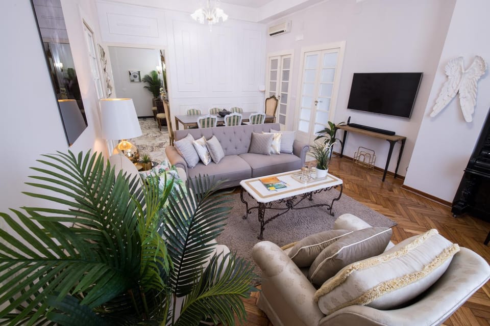 Communal lounge/ TV room, TV and multimedia, Living room, Seating area, Evening entertainment