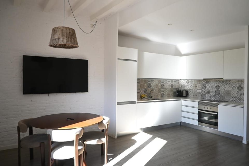 TV and multimedia, Kitchen or kitchenette, oven, stove