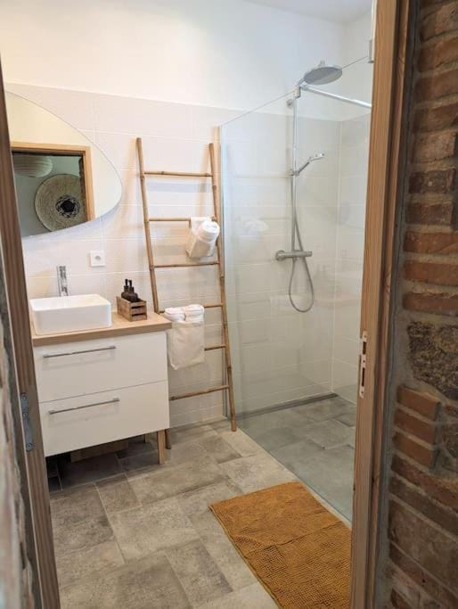 Shower, Bathroom, towels