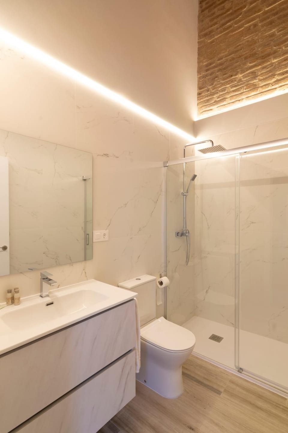 Shower, towels