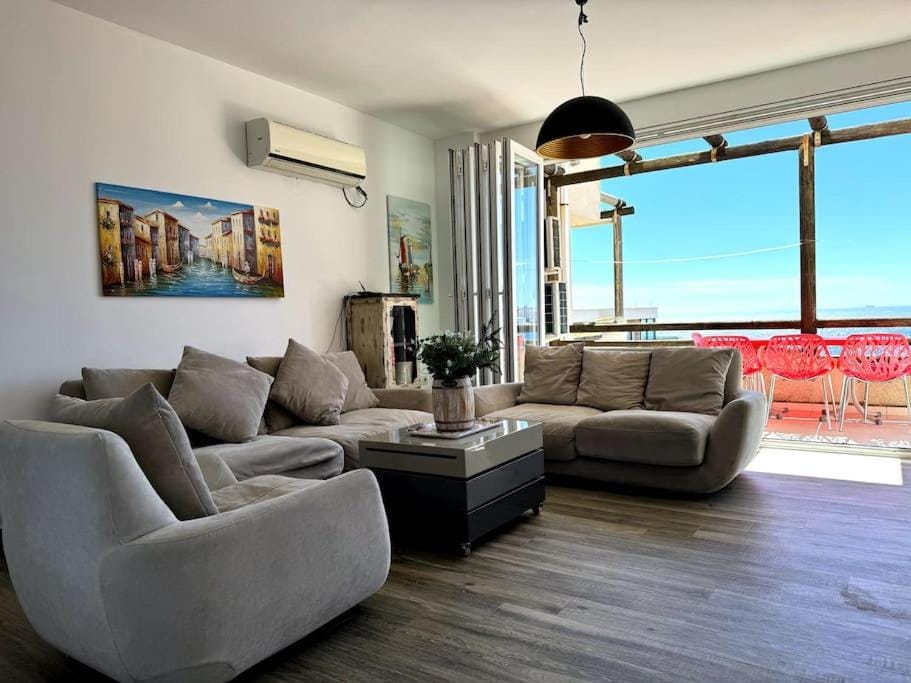 Living room, Seating area, air conditioner