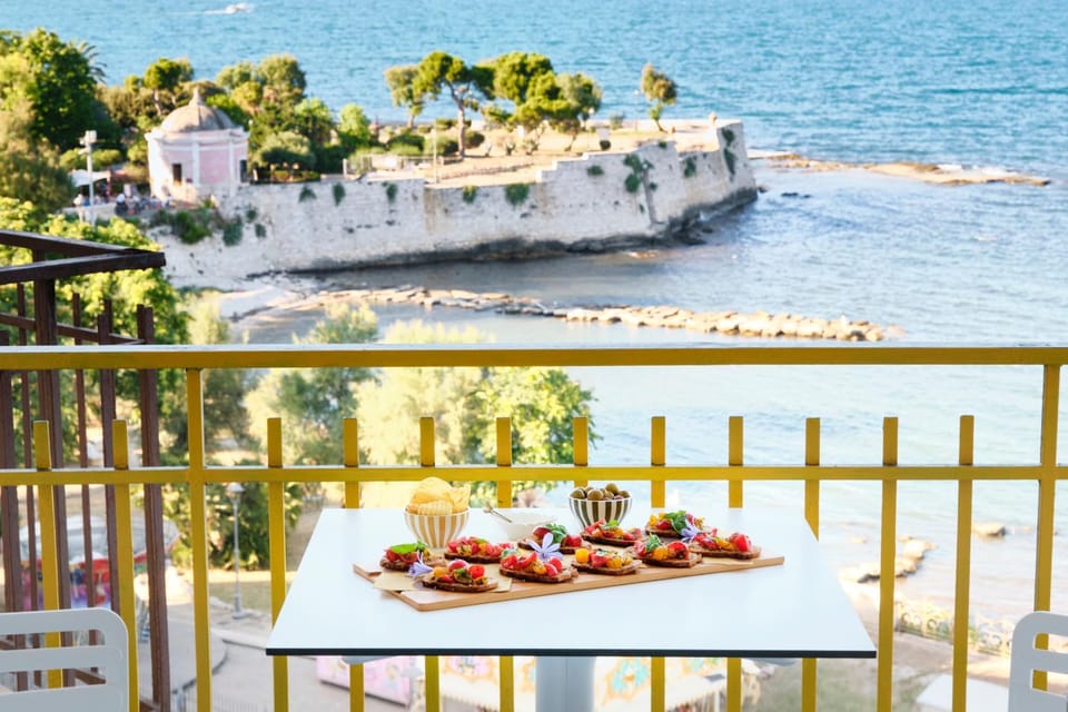 Day, View (from property/room), Balcony/Terrace, Dining area, Beach, Sea view
