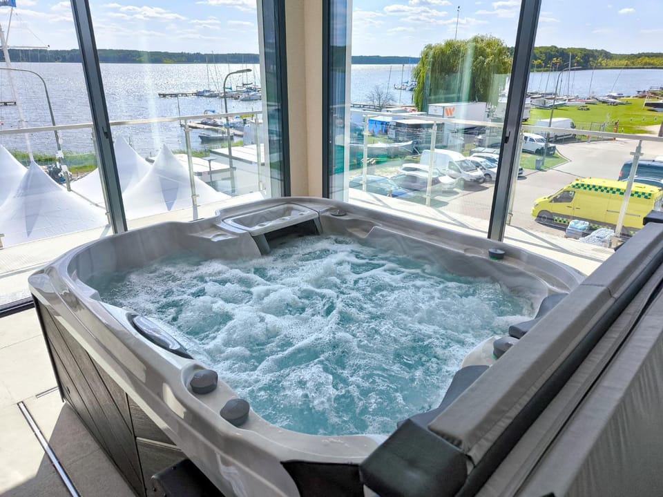 Hot Tub, Lake view