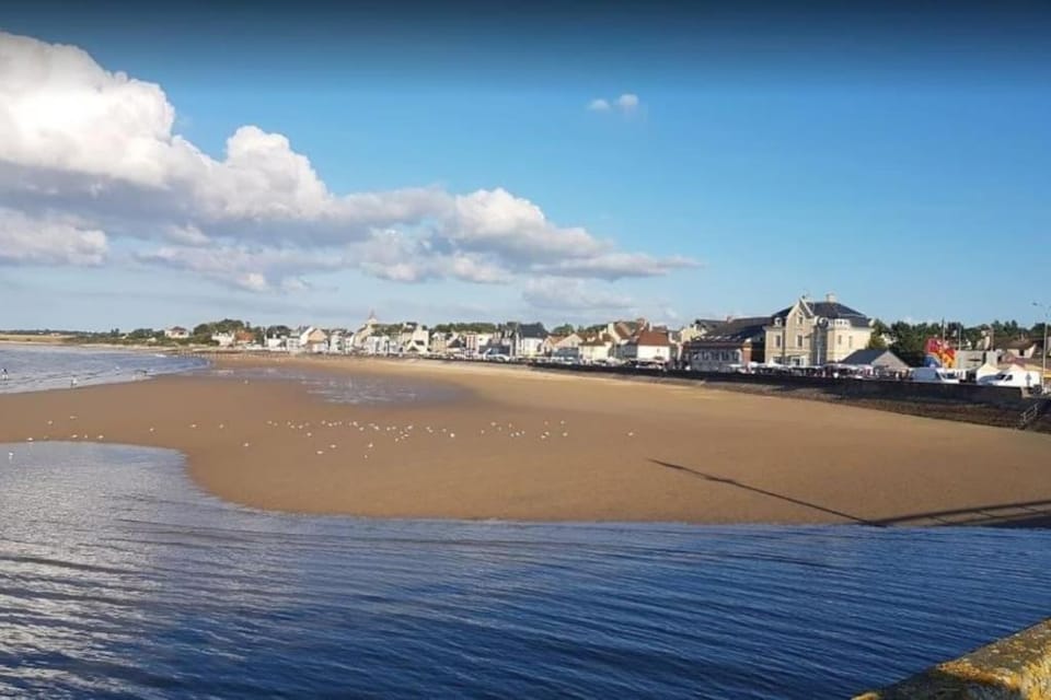 FRONT DE MER, meublé de tourisme sur le port House in Normandy