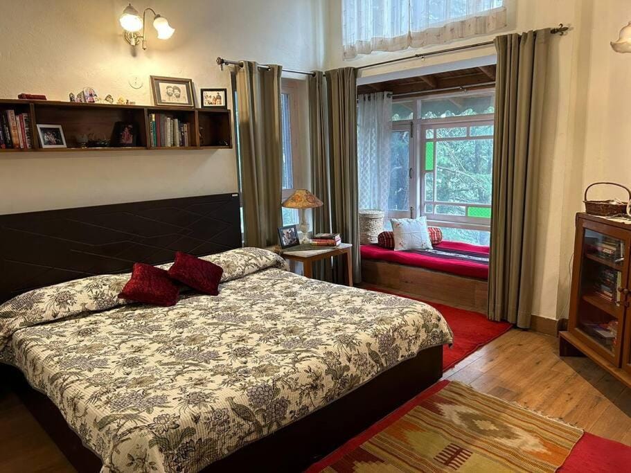 Scenic Hill View 3BHK Near Mall Road Stonewood House in Himachal Pradesh