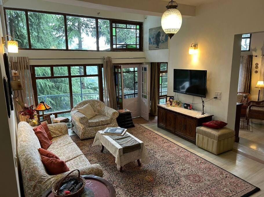 Scenic Hill View 3BHK Near Mall Road Stonewood House in Himachal Pradesh