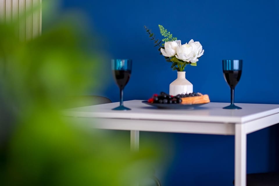 Food and drinks, Dining area, Food, Drinks, Alcoholic drinks