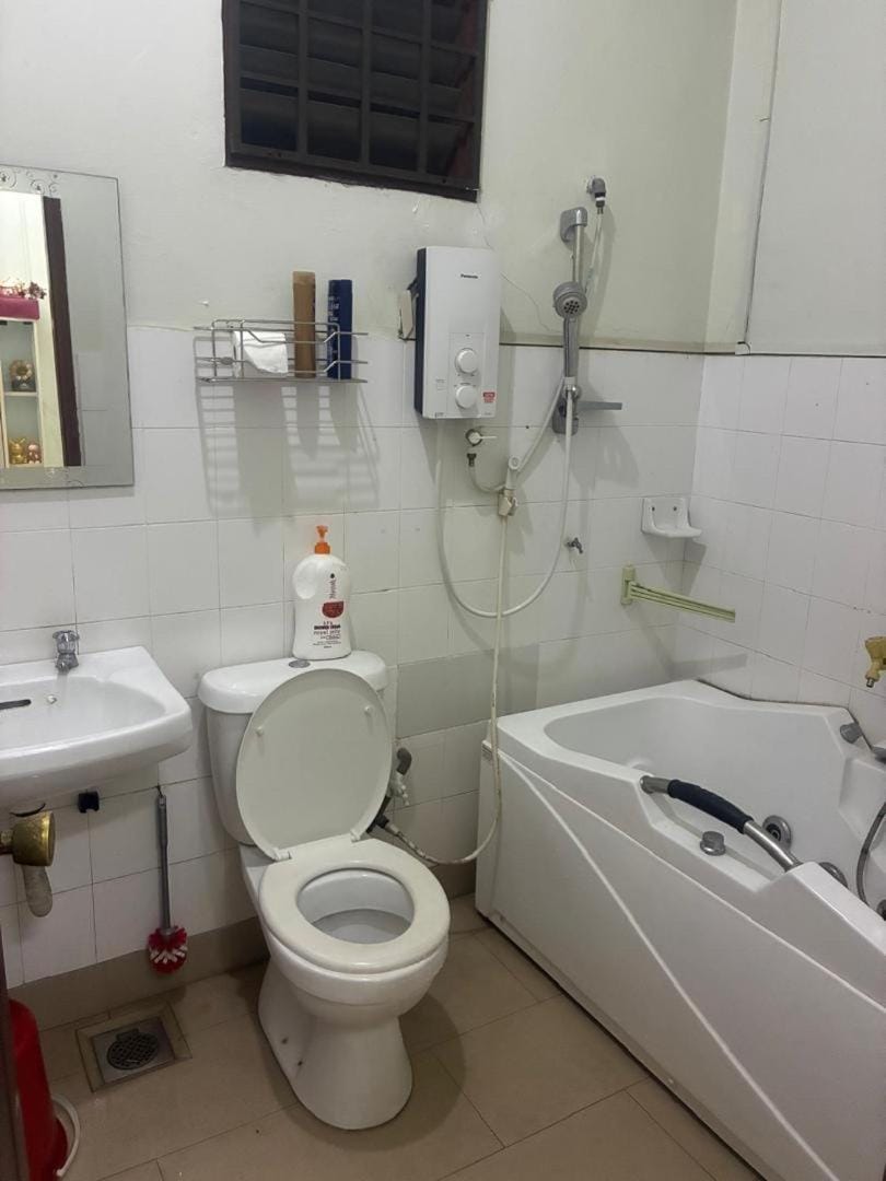 Private 1-Bedroom Upstairs Suite-Megah Ria House in Johor
