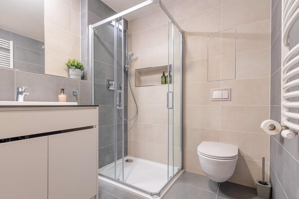 Shower, Toilet, Bathroom