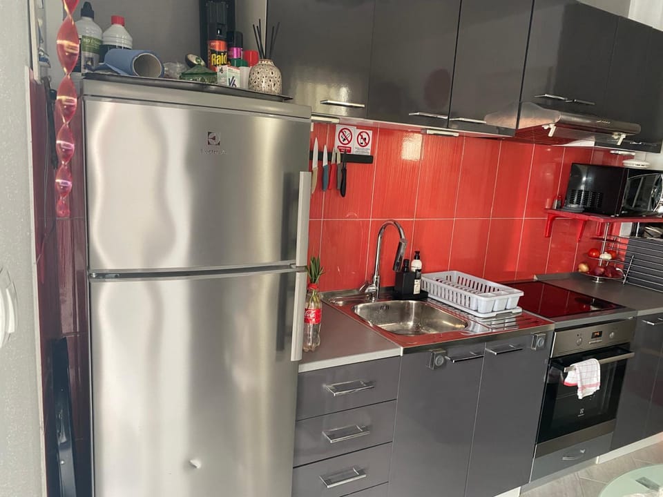 microwave, oven, stove, kitchen