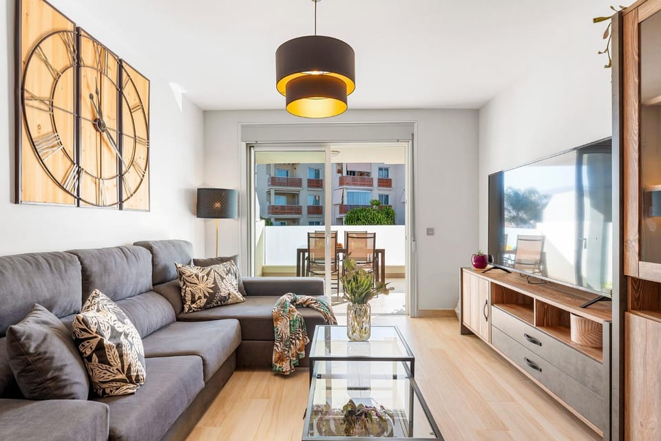 Communal lounge/ TV room, TV and multimedia, Living room