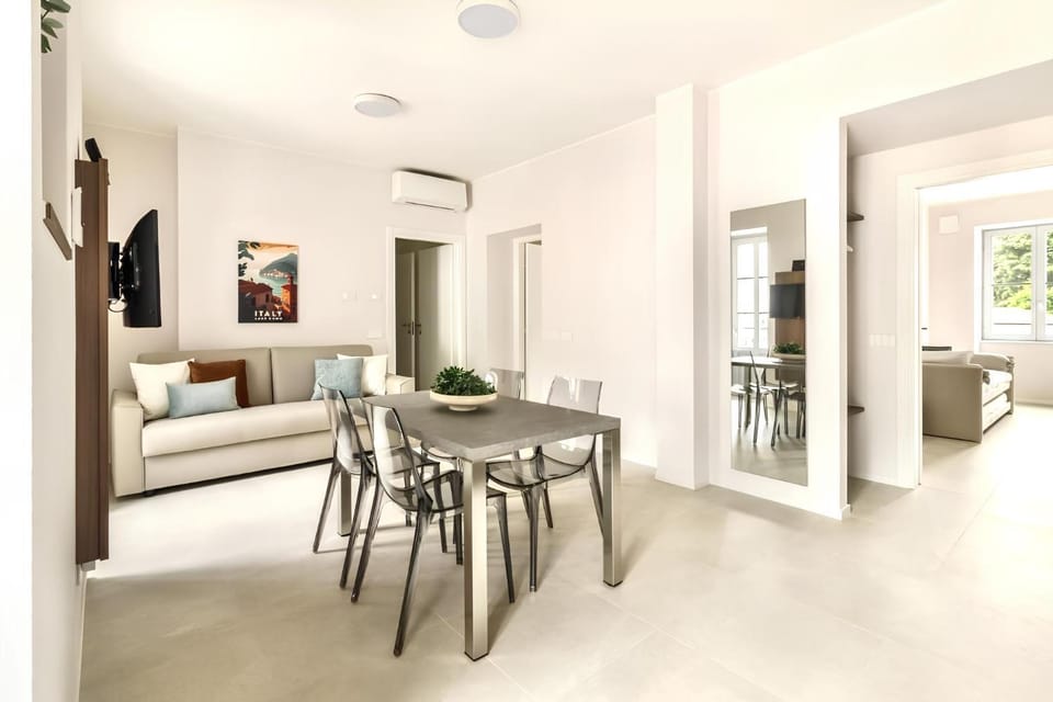 Living room, Seating area, air conditioner