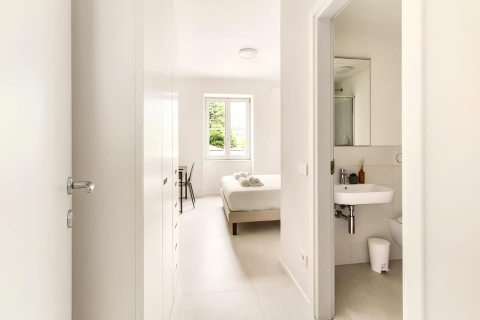 Bed, Bathroom, Photo of the whole room, Bedroom, towels