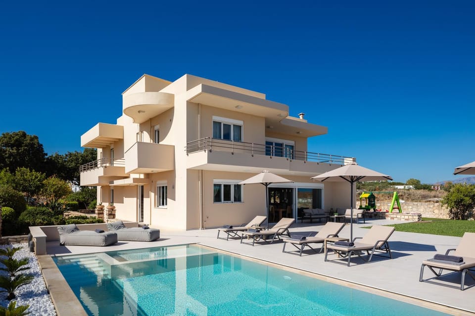 Property building, Patio, Pool view, Swimming pool, sunbed