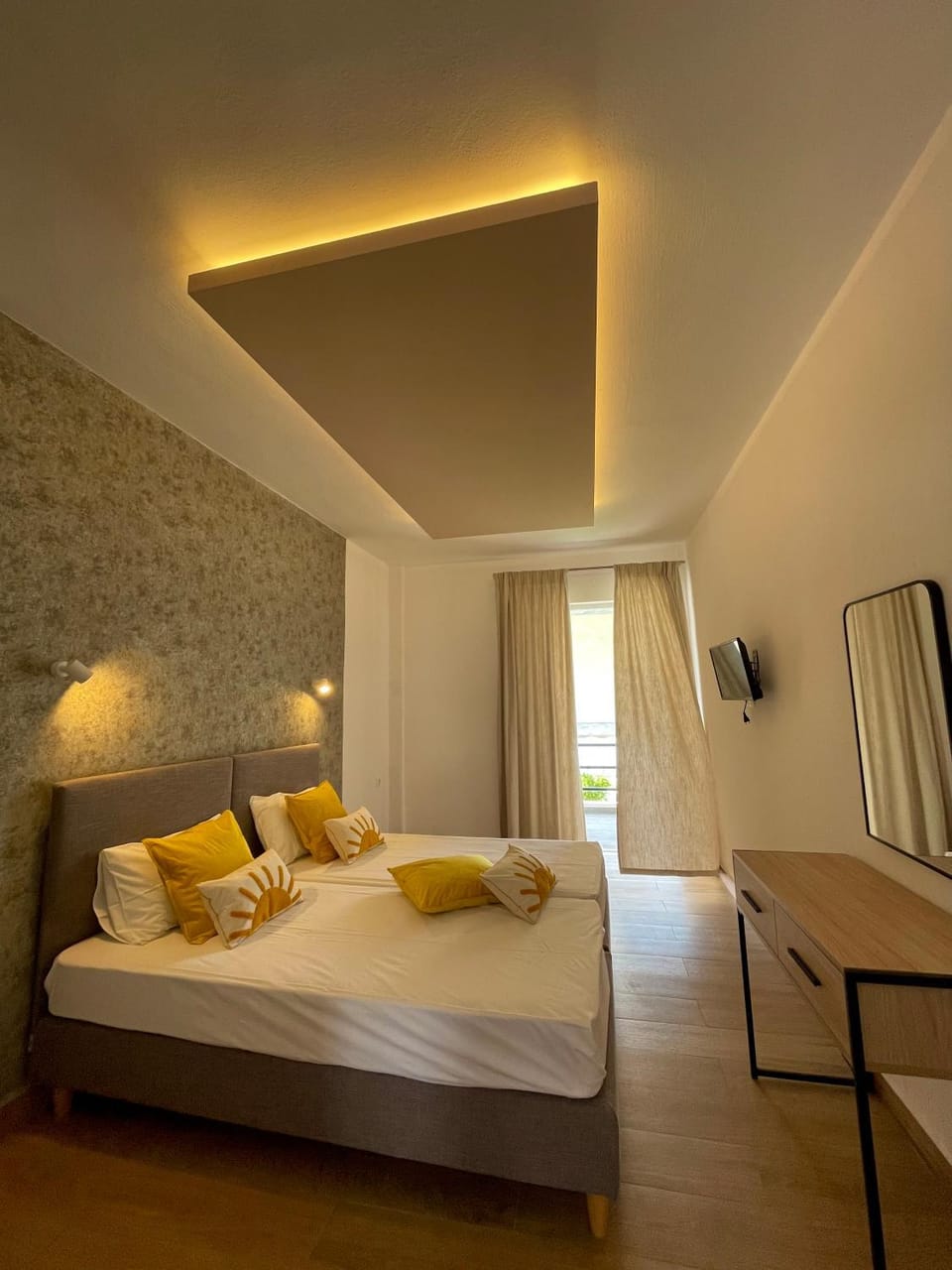 Bed, Photo of the whole room, Bedroom