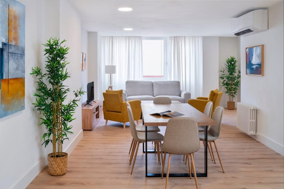 Living room, Seating area, Dining area, air conditioner