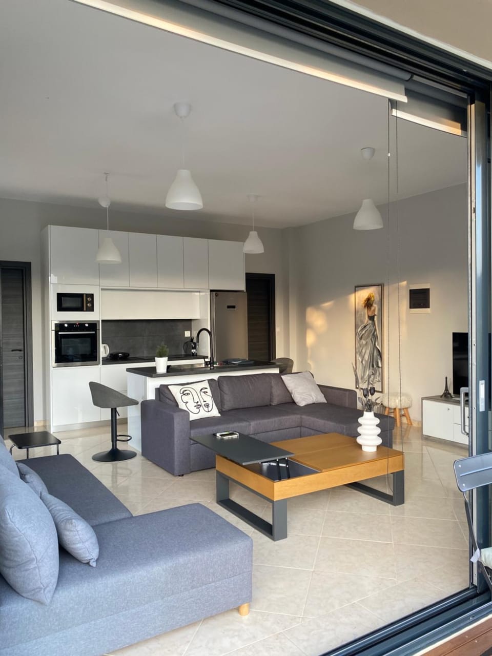 Kitchen or kitchenette, Living room, Seating area, Dining area, stove