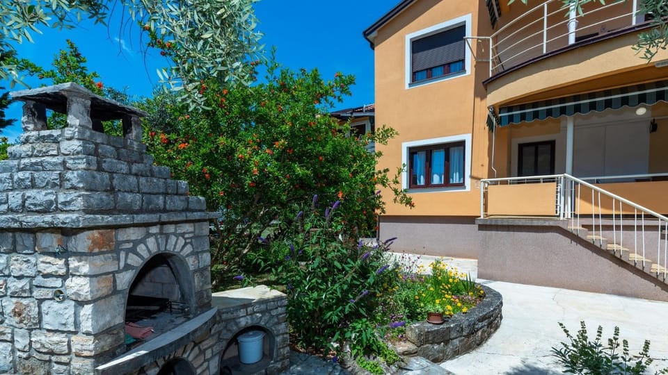 Apartment Zmak with Terrace Apartment in Istria County